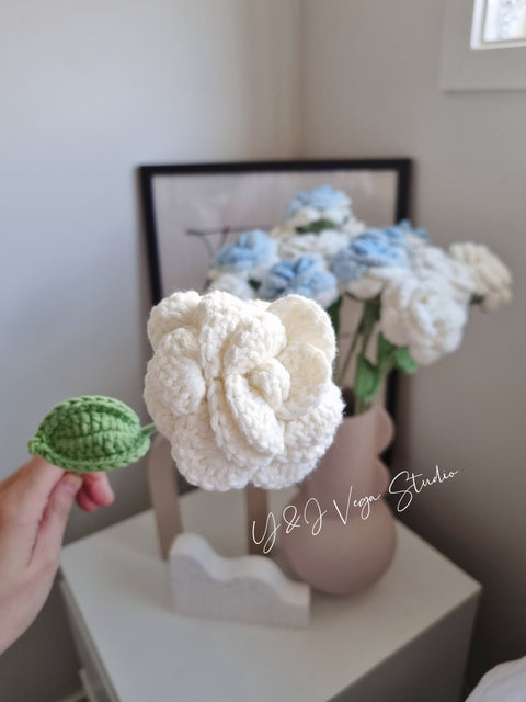 Single flower-one piece petal rose