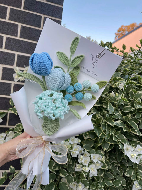 Blue Style Bouquet (No.5) with berry and hydrangea
